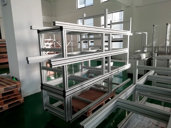 百忙之中的鋁型材廠家