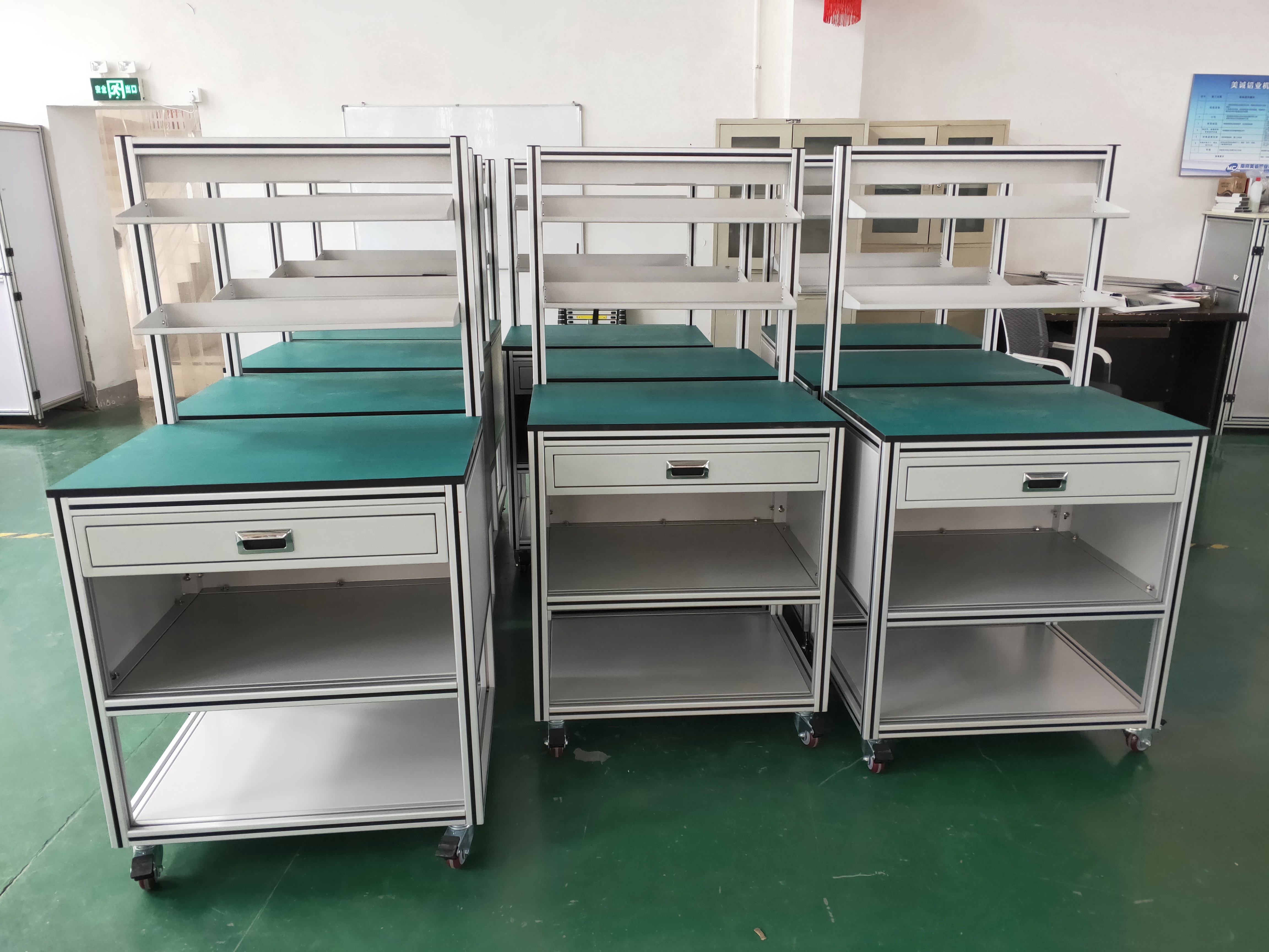 有多少?gòu)S家可以制作出防靜電操作臺(tái)？